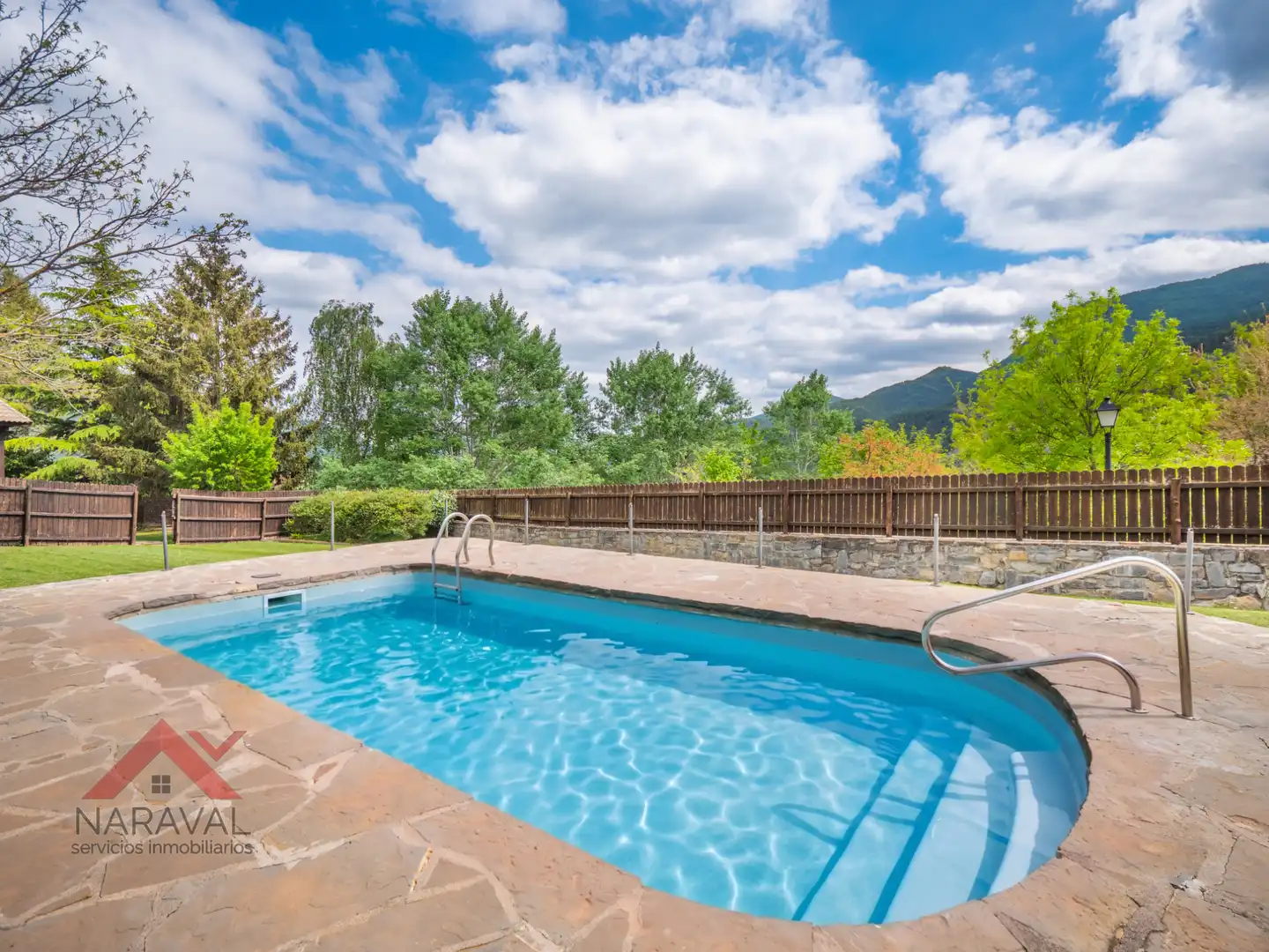 Piscina de Casa o chalet en venta en Fiscal con Aire acondicionado, Calefacción y Jardín privado