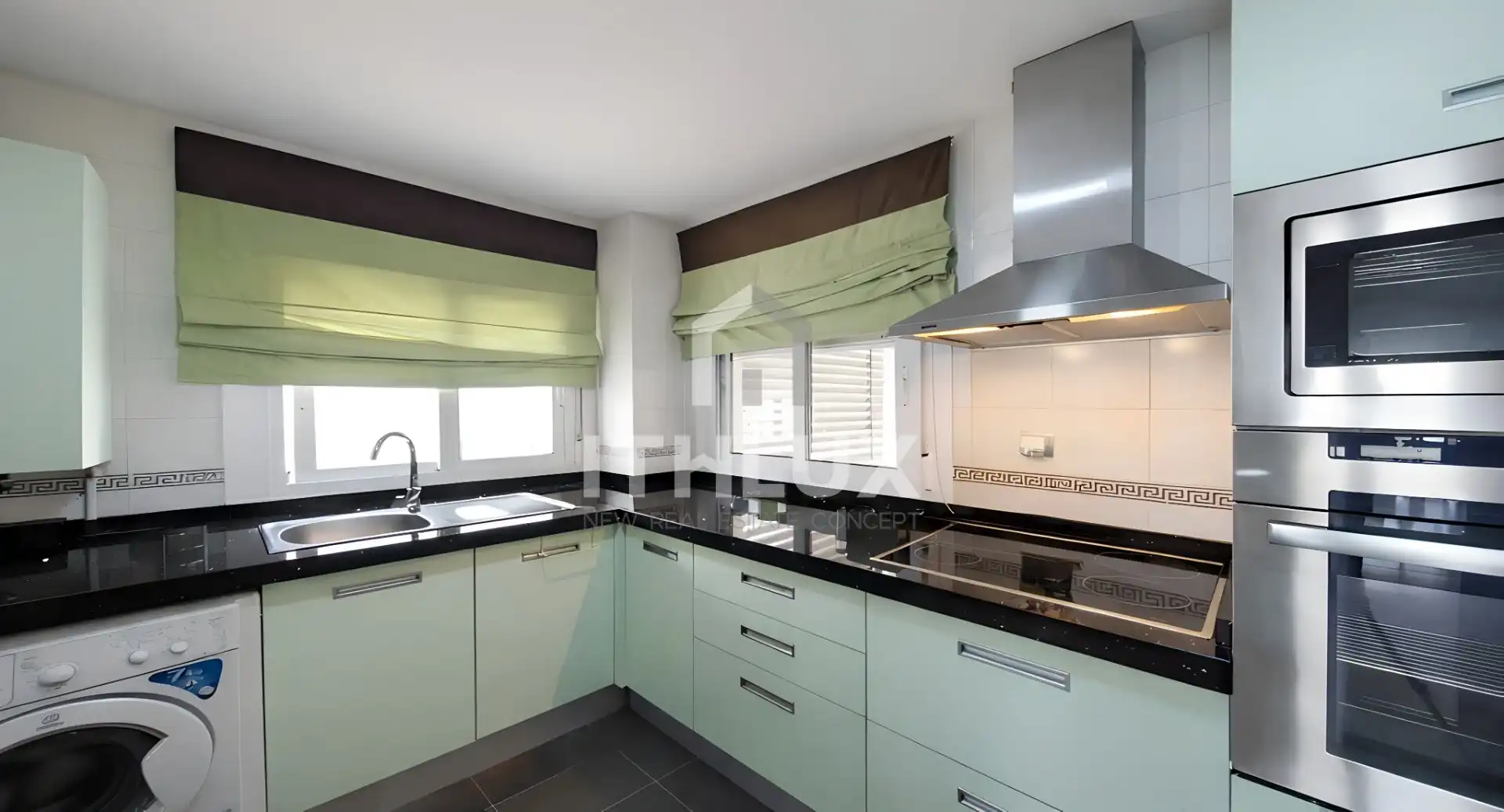 Kitchen of Flat for sale in Sevilla  with Air Conditioner and Terrace