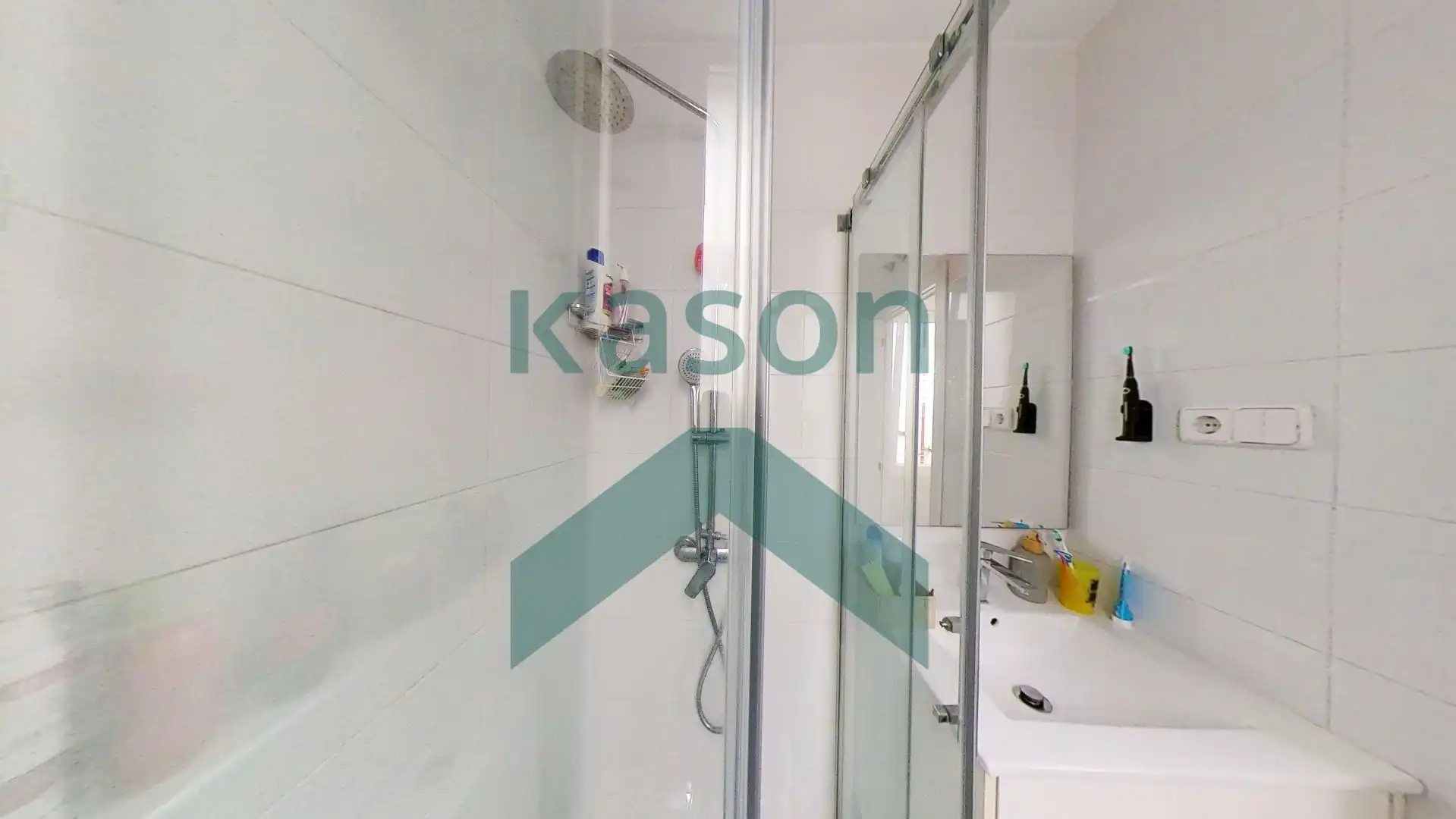 Badezimmer von Wohnung zum Verkauf in Madrid mit Klimaanlage und Heizung