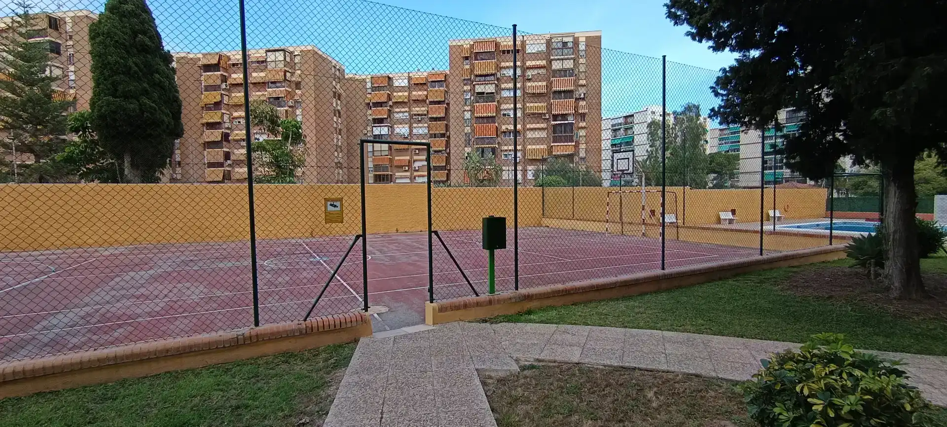 Aparcament de Pis en venda en Alicante / Alacant amb Piscina i Balcó