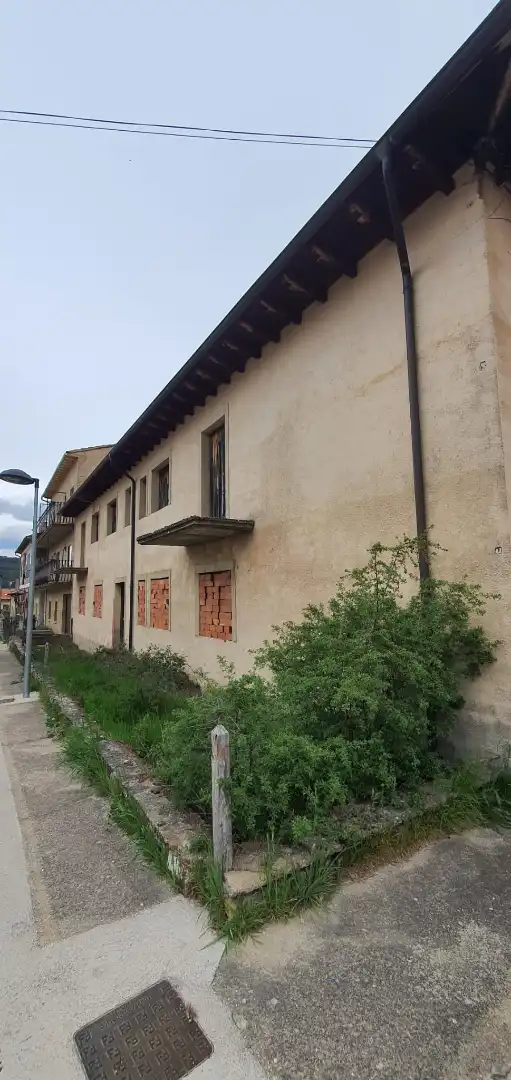 Vista exterior de Casa o xalet en venda en Regumiel de la Sierra amb Jardí privat i Traster