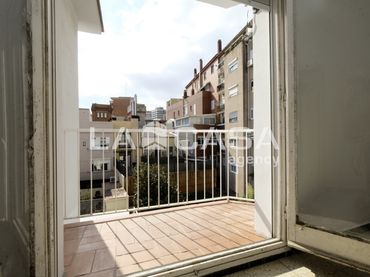 Pis amb balcó en venda a Carrer del Vallès