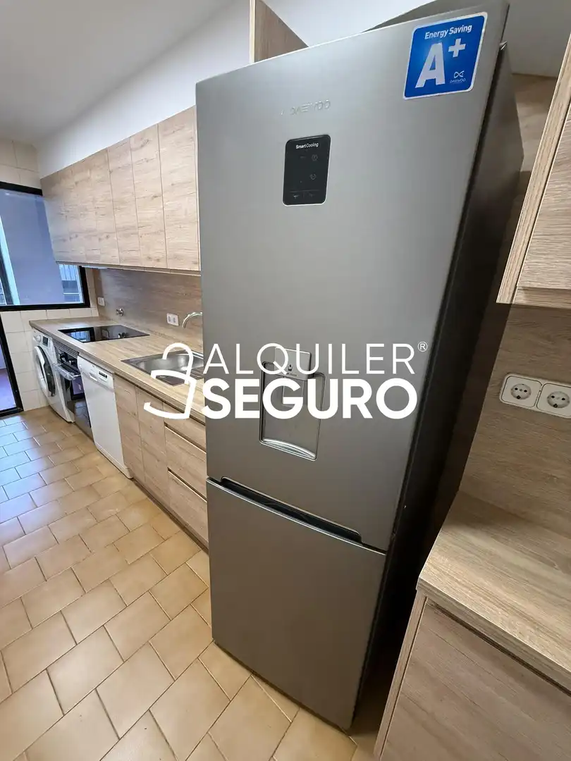 Cuina de Pis de lloguer en Madrid amb Aire condicionat, Calefacció i Terrassa