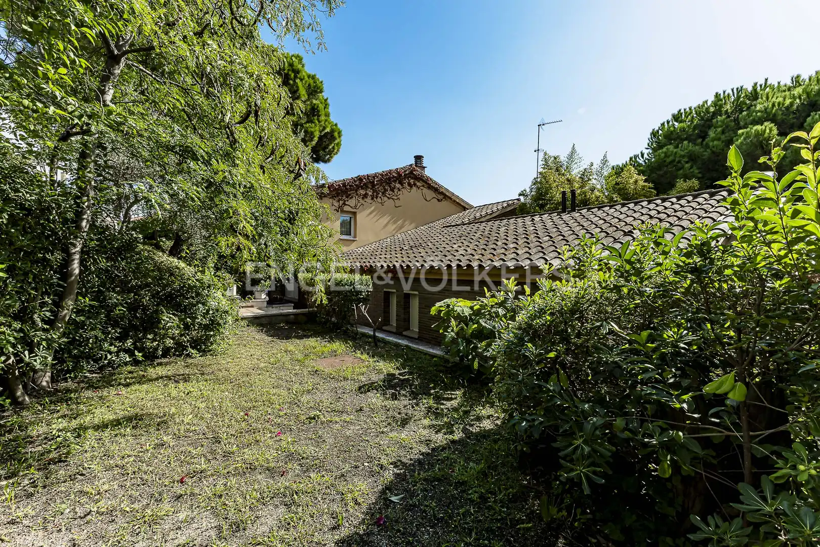 Vista exterior de Casa o xalet en venda en Cabrils amb Aire condicionat, Calefacció i Jardí privat