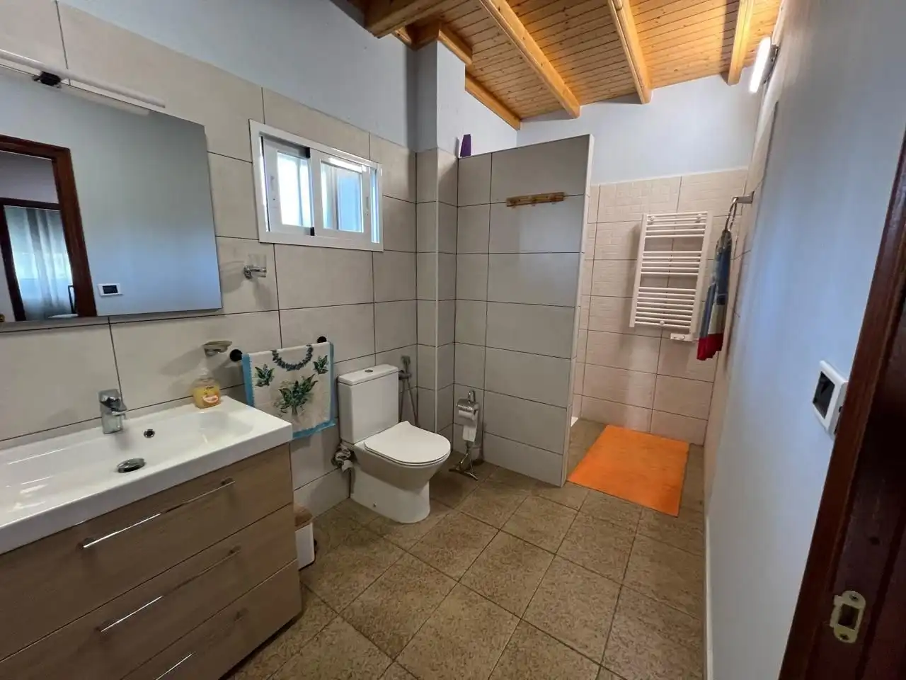 Bathroom of Houses for sale in Ourense Capital   with Heating, Terrace and Swimming Pool