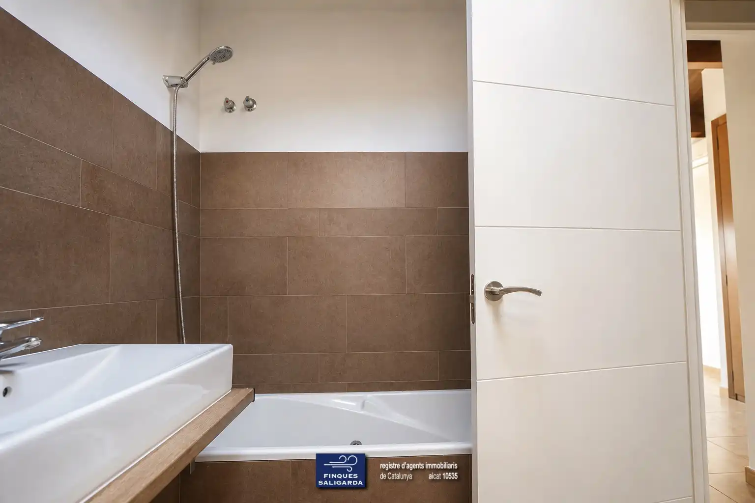Badezimmer von Maisonette zum Verkauf in Santa Eulàlia de Ronçana mit Klimaanlage, Heizung und Terrasse