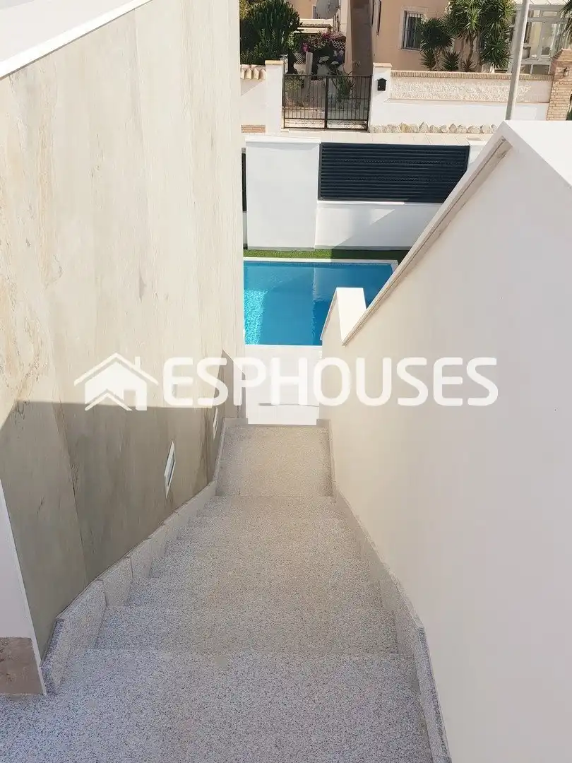 Piscina de Casa o xalet en venda en Pilar de la Horadada amb Terrassa, Piscina i Balcó