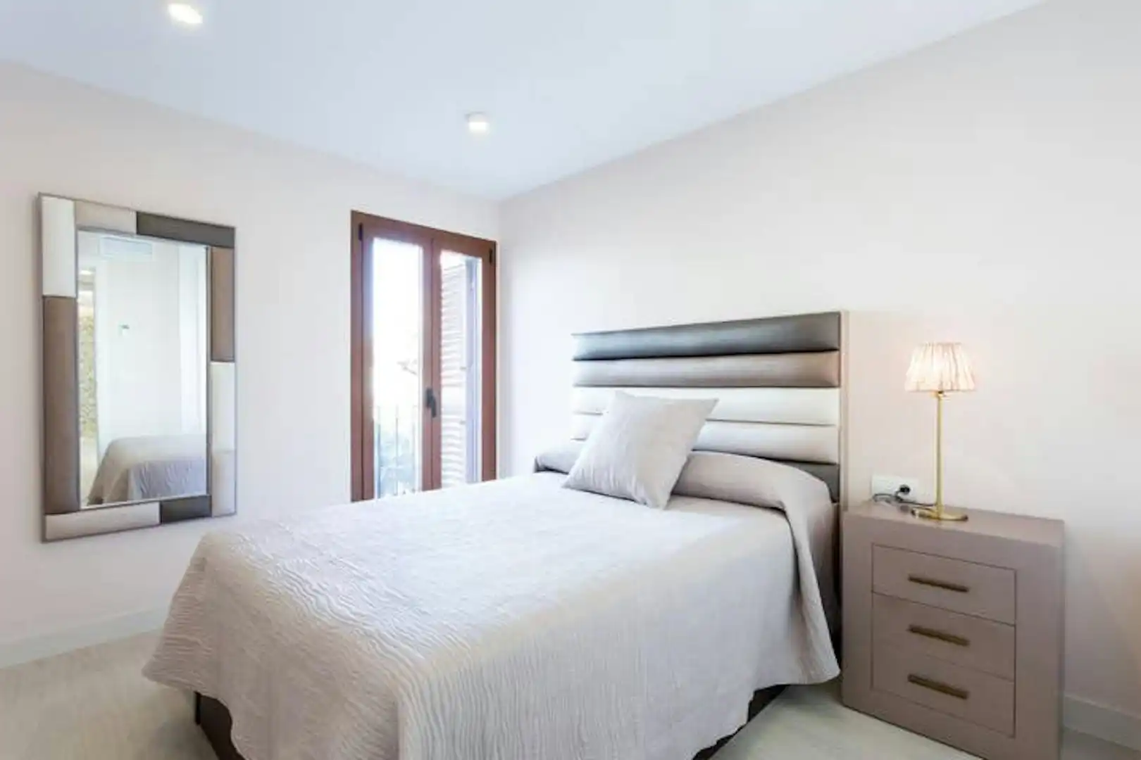 Bedroom of Flat for rent in Sevilla  with Air Conditioner, Heating and Furnished