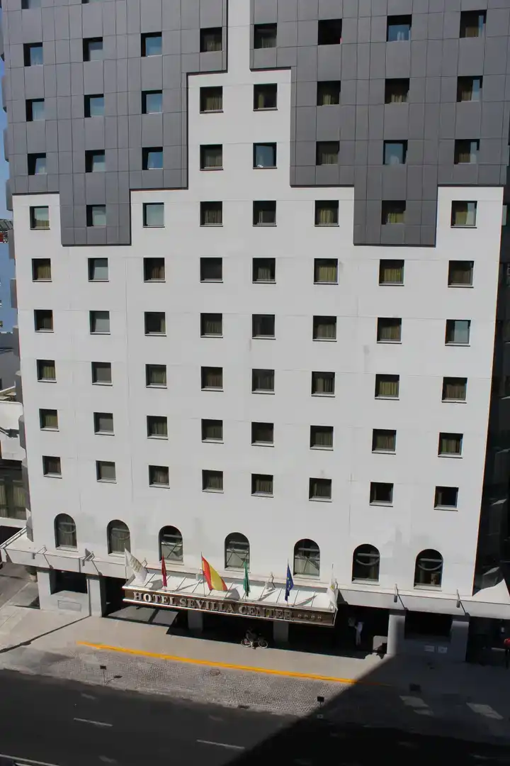 Vista exterior de Piso en venta en  Sevilla Capital con Aire acondicionado y Piscina