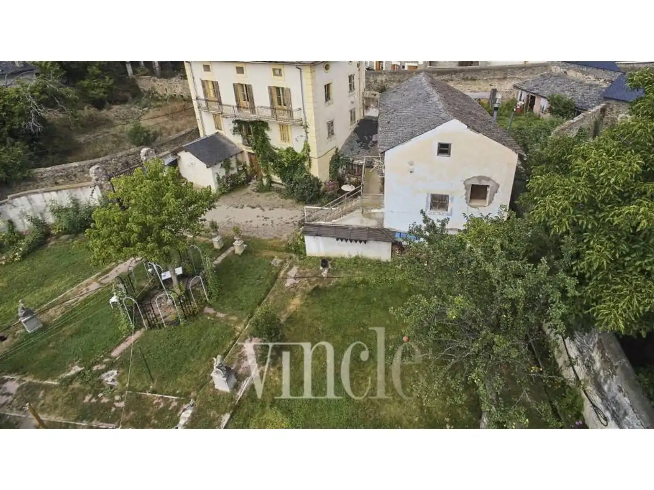 Buildings for sale in Ger