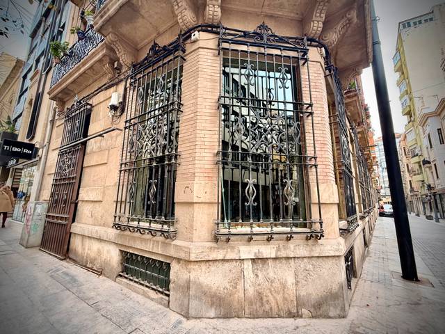 Local comercial en Alquiler en Calle Reyes Católicos, 17 en Centro