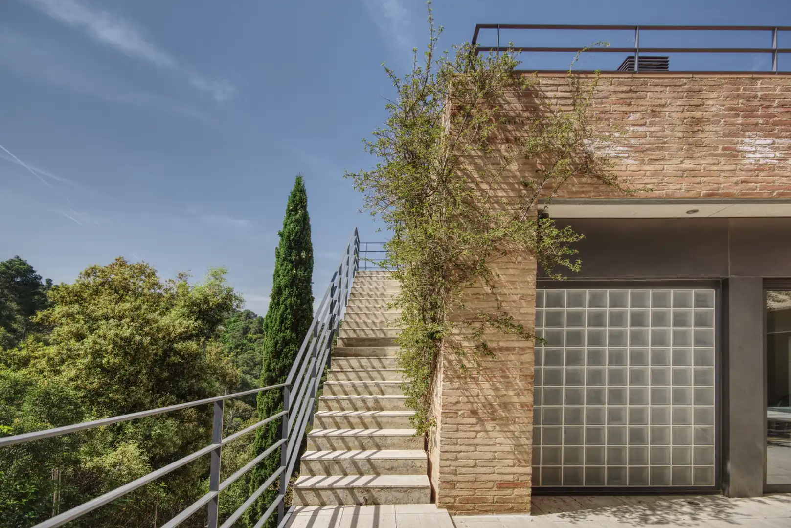 Außenansicht von Haus oder Chalet zum Verkauf in Sant Cugat del Vallès mit Klimaanlage, Heizung und Privatgarten