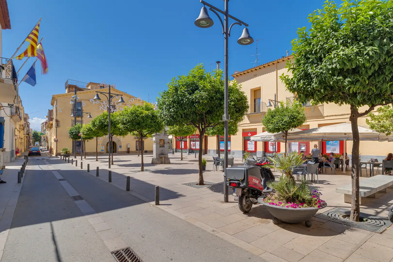 Vista exterior de Piso en venta en Pineda de Mar con Calefacción, Balcón y Piscina comunitaria
