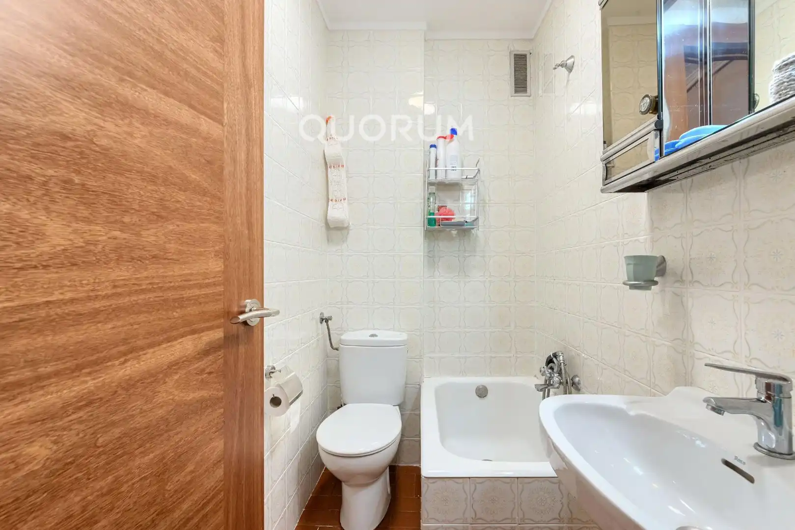 Baño de Piso en venta en Basauri  con Calefacción, Trastero y Amueblado