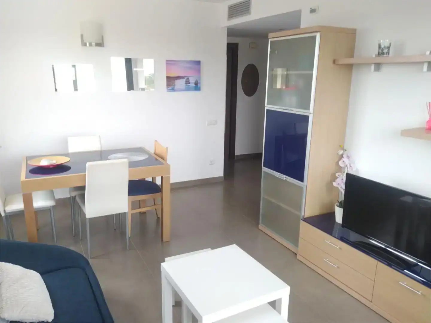 Sala d'estar de Apartament de lloguer en Alcanar amb Aire condicionat, Jardí privat i Piscina
