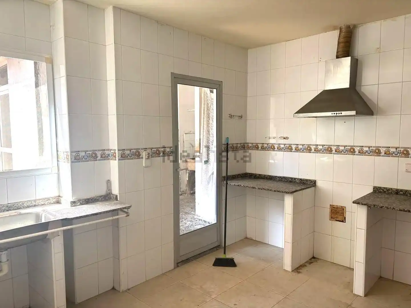 Cuina de Casa adosada en venda en Moncada amb Terrassa, Traster i Balcó
