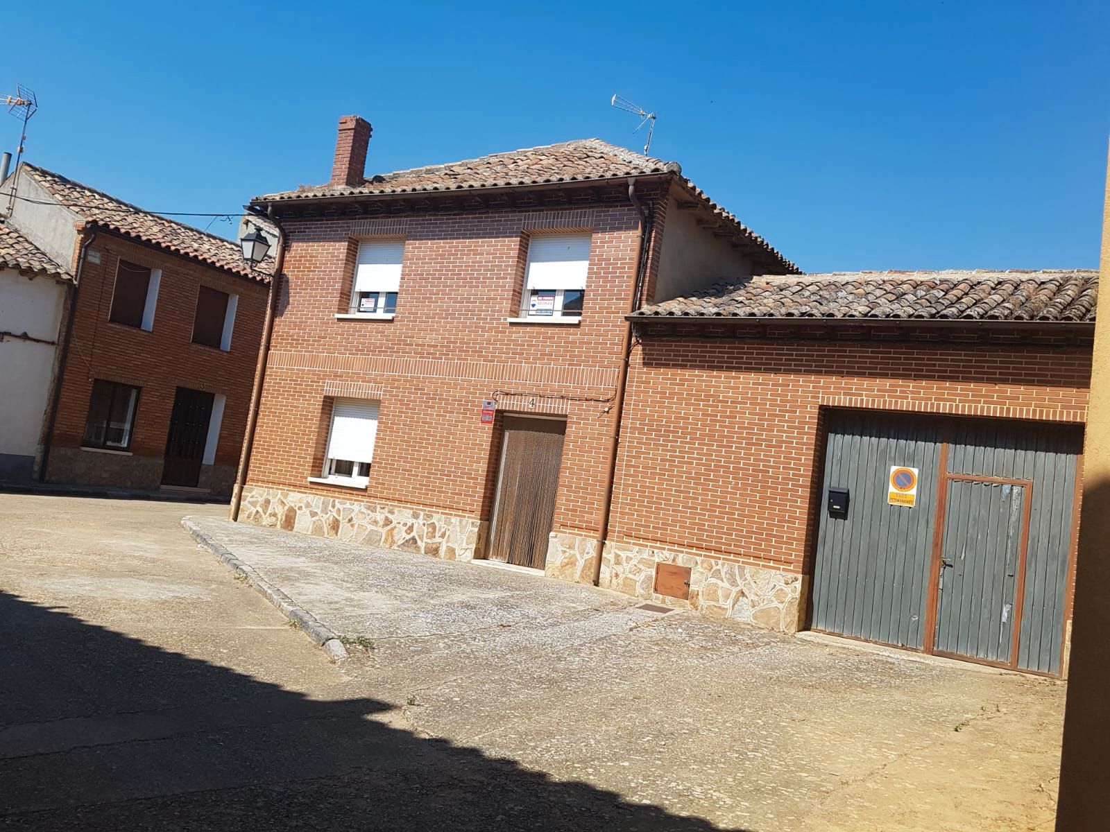 Exterior view of House or chalet for sale in Herrín de Campos  with Heating, Private garden and Terrace
