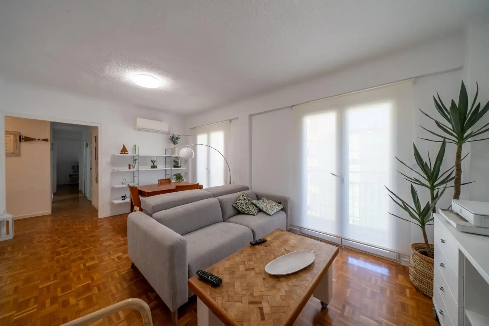 Sala d'estar de Apartament de lloguer en Alicante / Alacant amb Moblat i Balcó