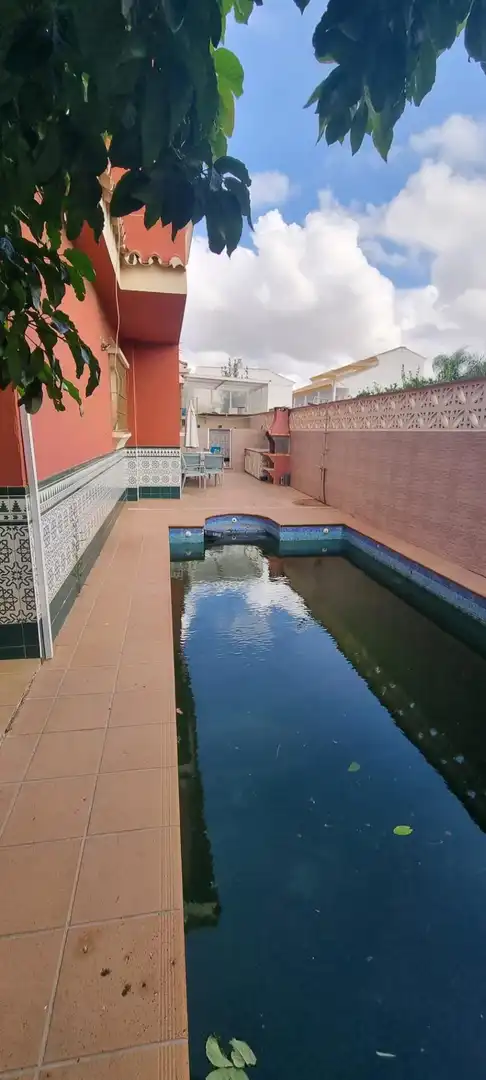 Swimming pool of Houses for sale in Algeciras
