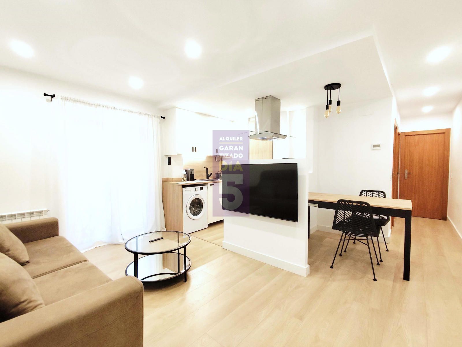 Living room of Flat to rent in  Barcelona Capital  with Heating, Parquet flooring and Terrace
