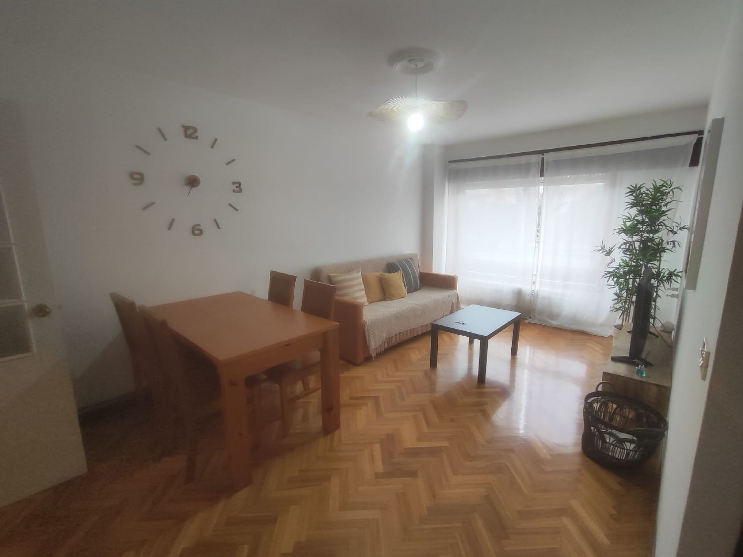 Sala d'estar de Pis de lloguer en A Coruña Capital  amb Calefacció i Moblat