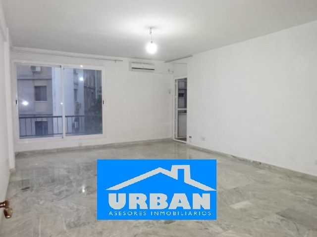 Vista exterior de Pis de lloguer en  Sevilla Capital amb Aire condicionat i Terrassa