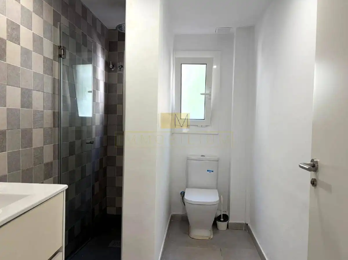 Bathroom of Flat for sale in Vilanova i la Geltrú  with Air Conditioner and Balcony
