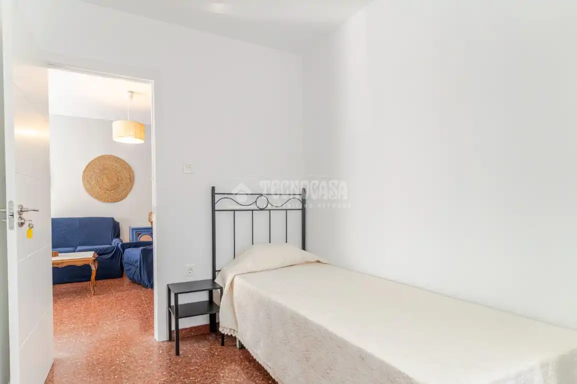Habitación de Piso de alquiler en Granada con Aire acondicionado y Amueblado