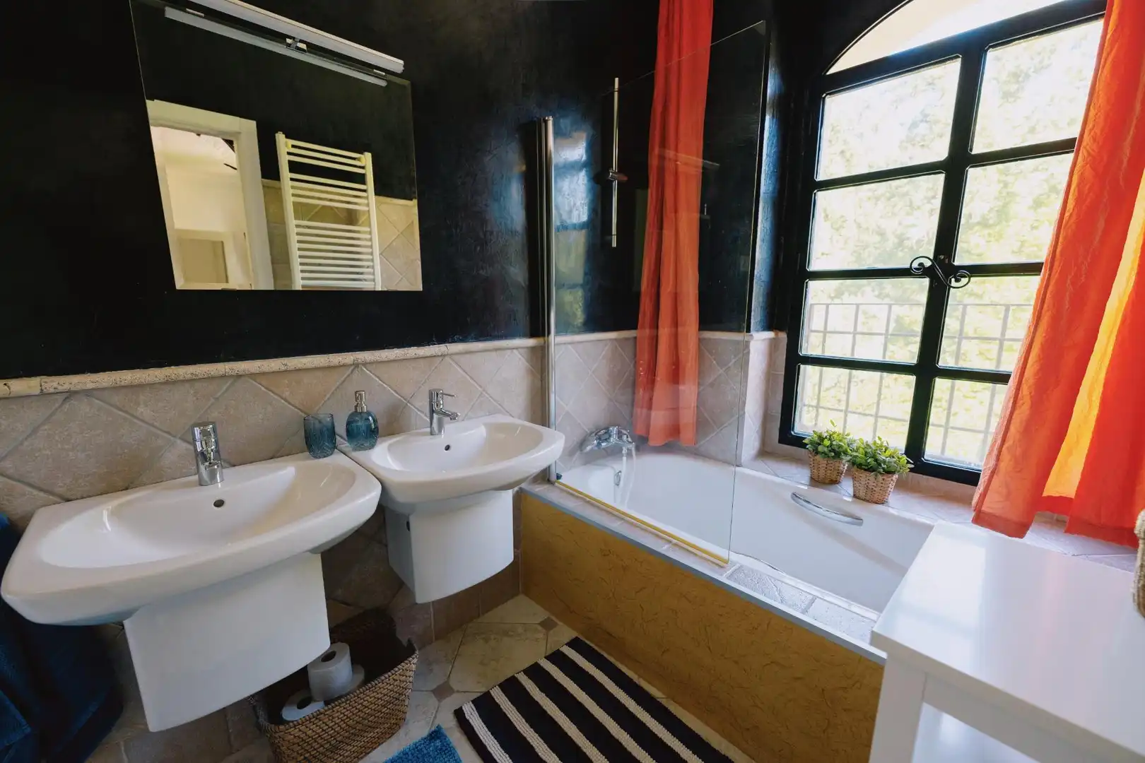 Baño de Finca rústica en venta en Setenil de las Bodegas