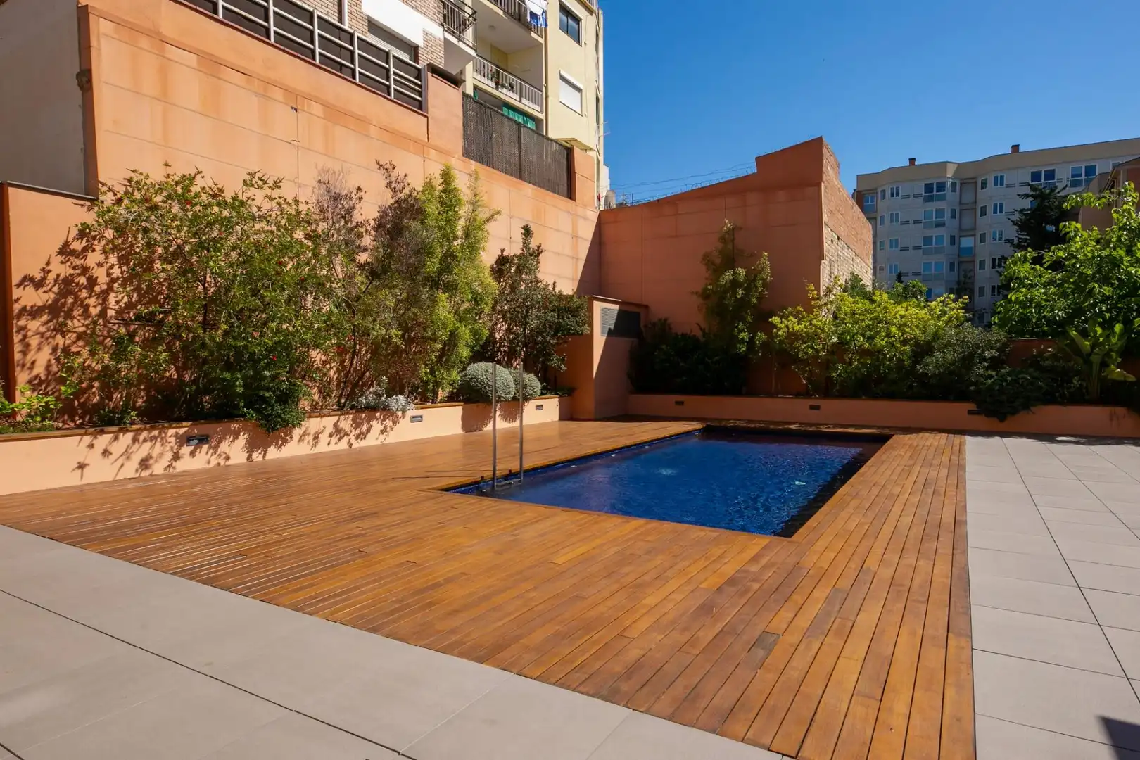 Swimming pool of Duplexes for sale in Barcelona  with Parquet flooring, Furnished and Community pool