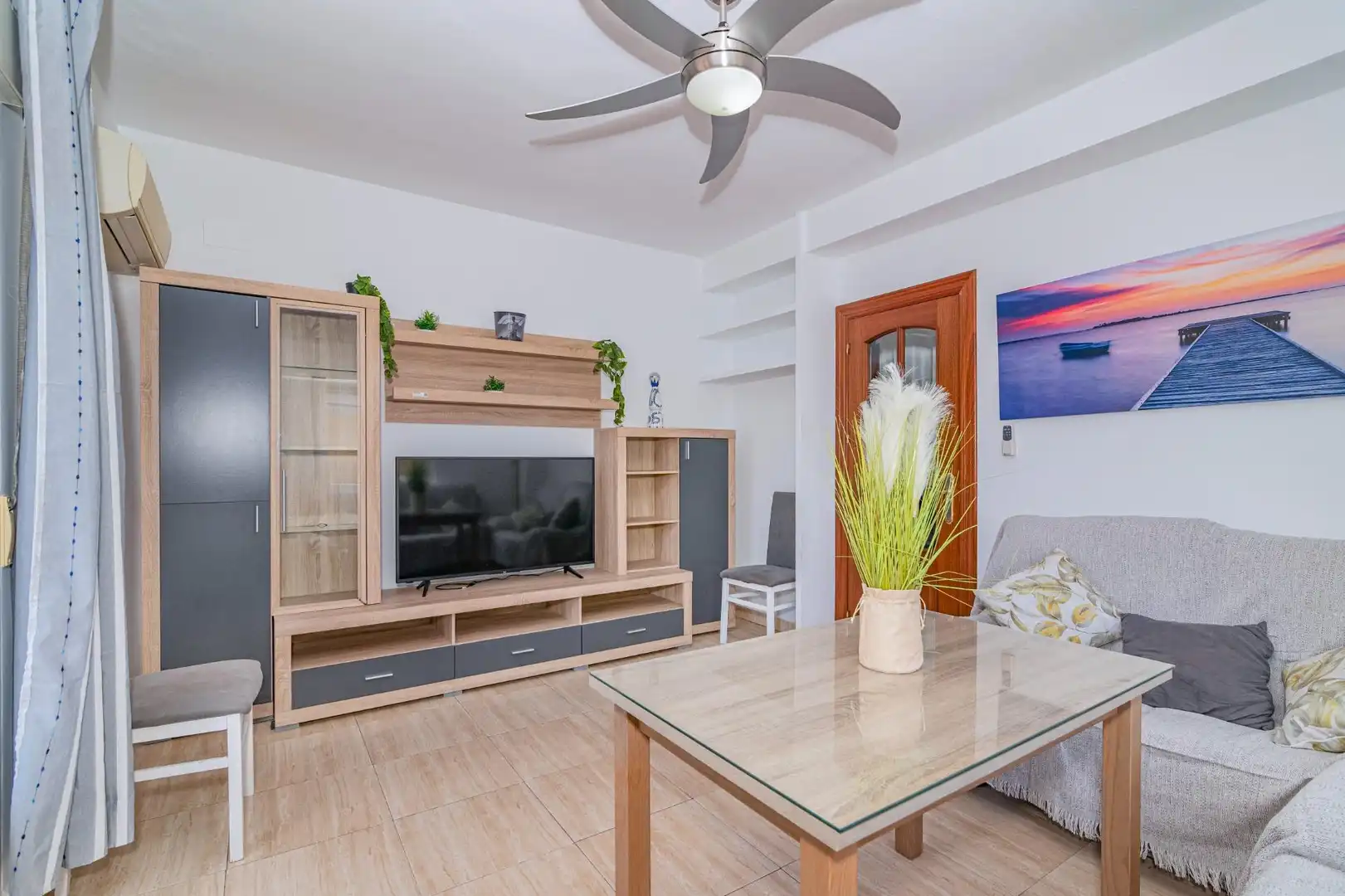 Living room of Flat for sale in Granada  with Air Conditioner, Heating and Terrace