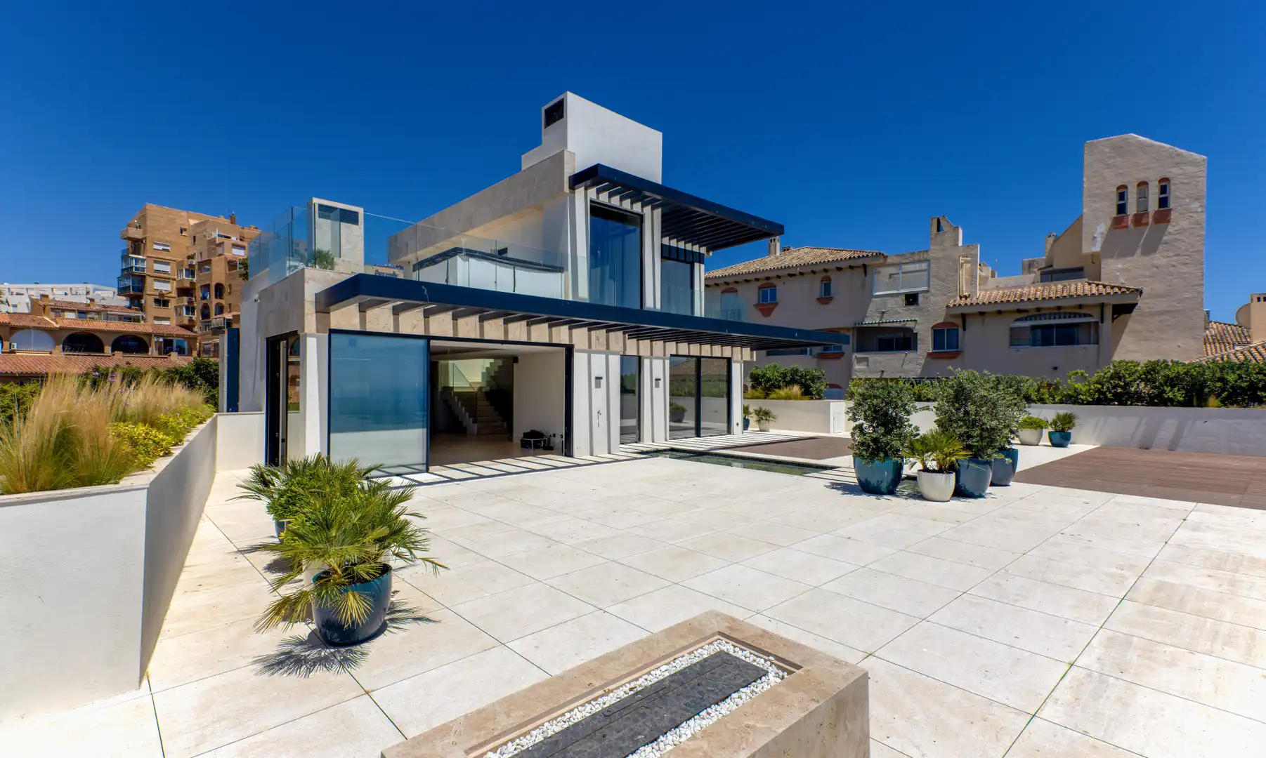 Vista exterior de Ático en venta en Estepona con Aire acondicionado, Terraza y Trastero