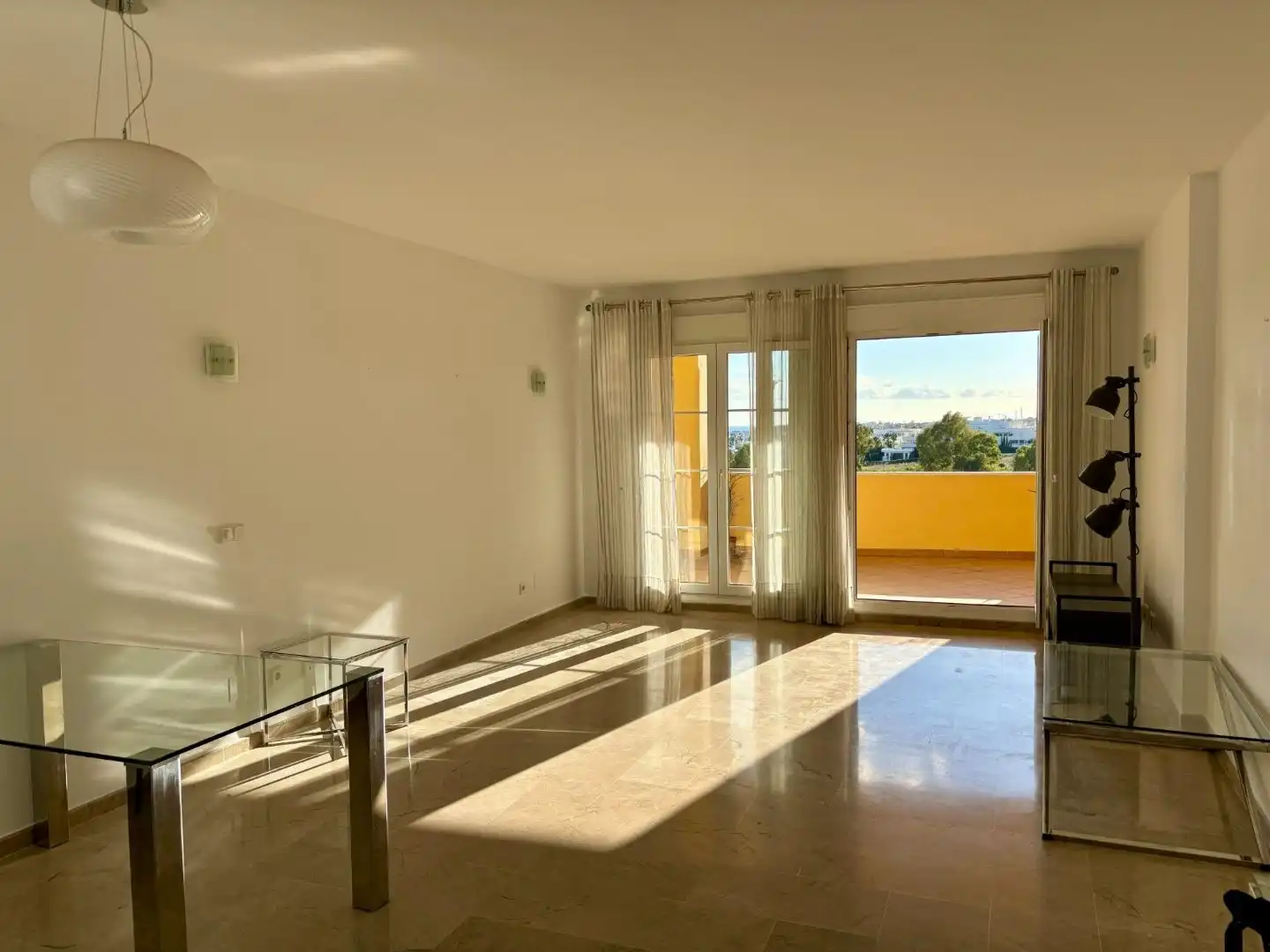 Living room of Flat for rent in Nueva Andalucía