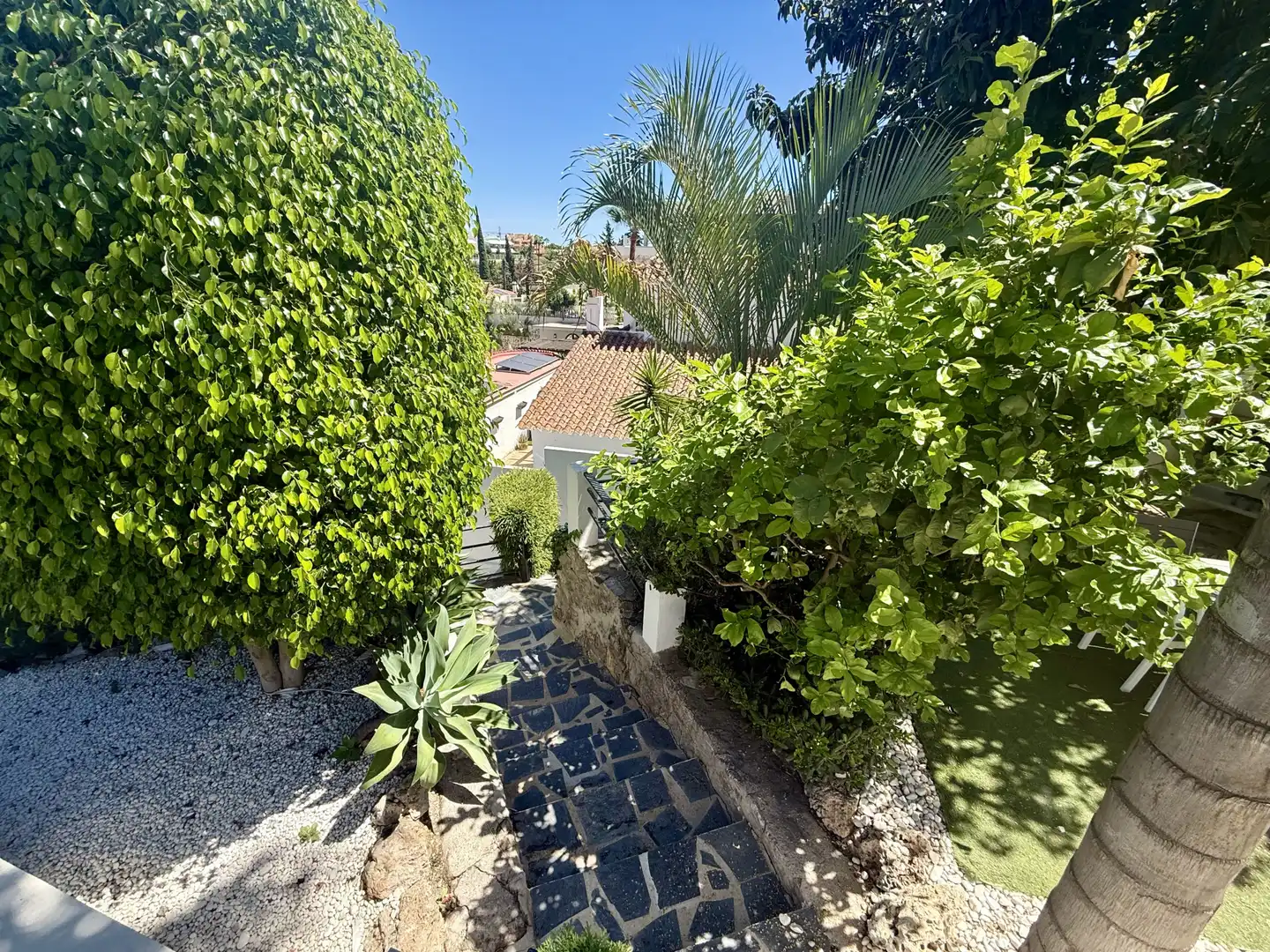 Vista exterior de Casa o chalet en venta en Marbella con Aire acondicionado, Jardín privado y Terraza