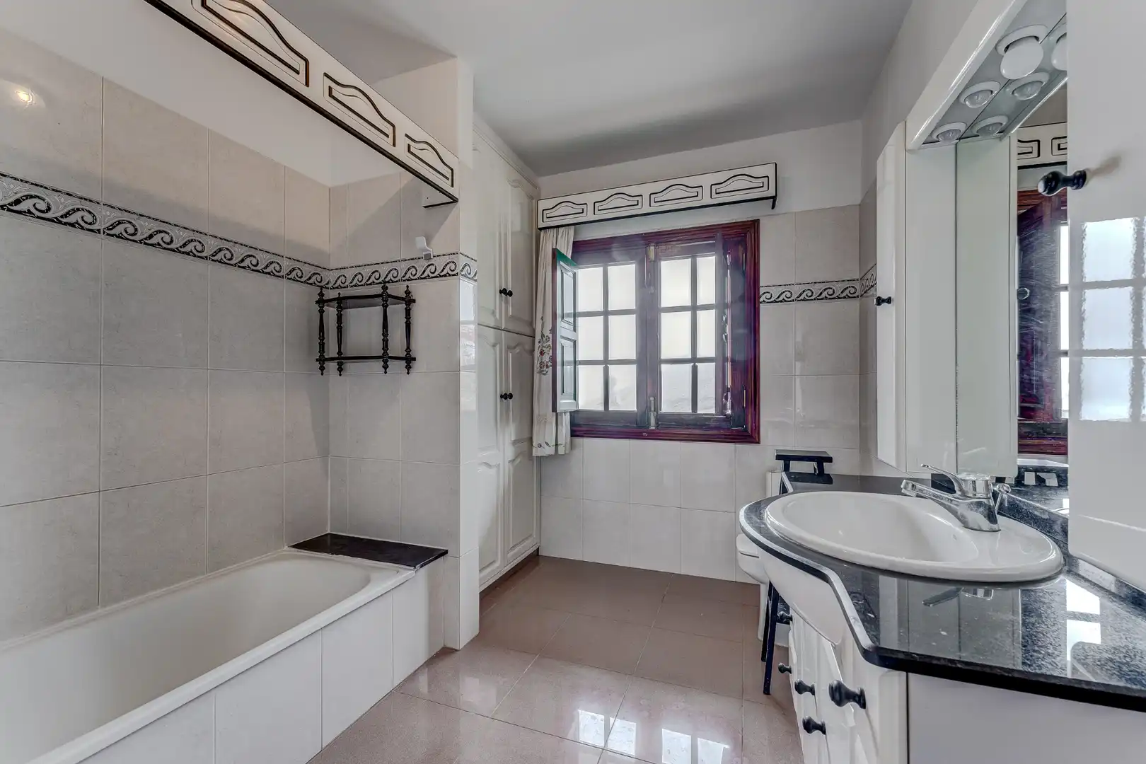 Baño de Finca rústica en venta en Arona con Aire acondicionado, Terraza y Trastero