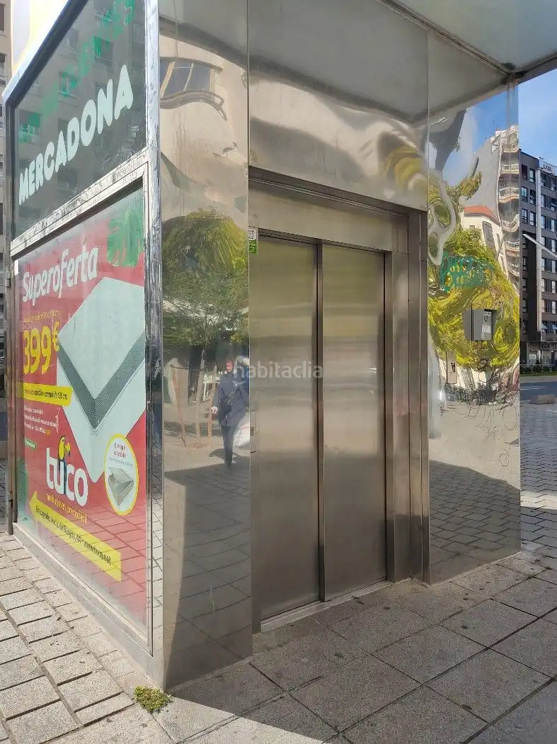 Individual to rent in Gran Vía Juan Carlos I 57, imagen 7