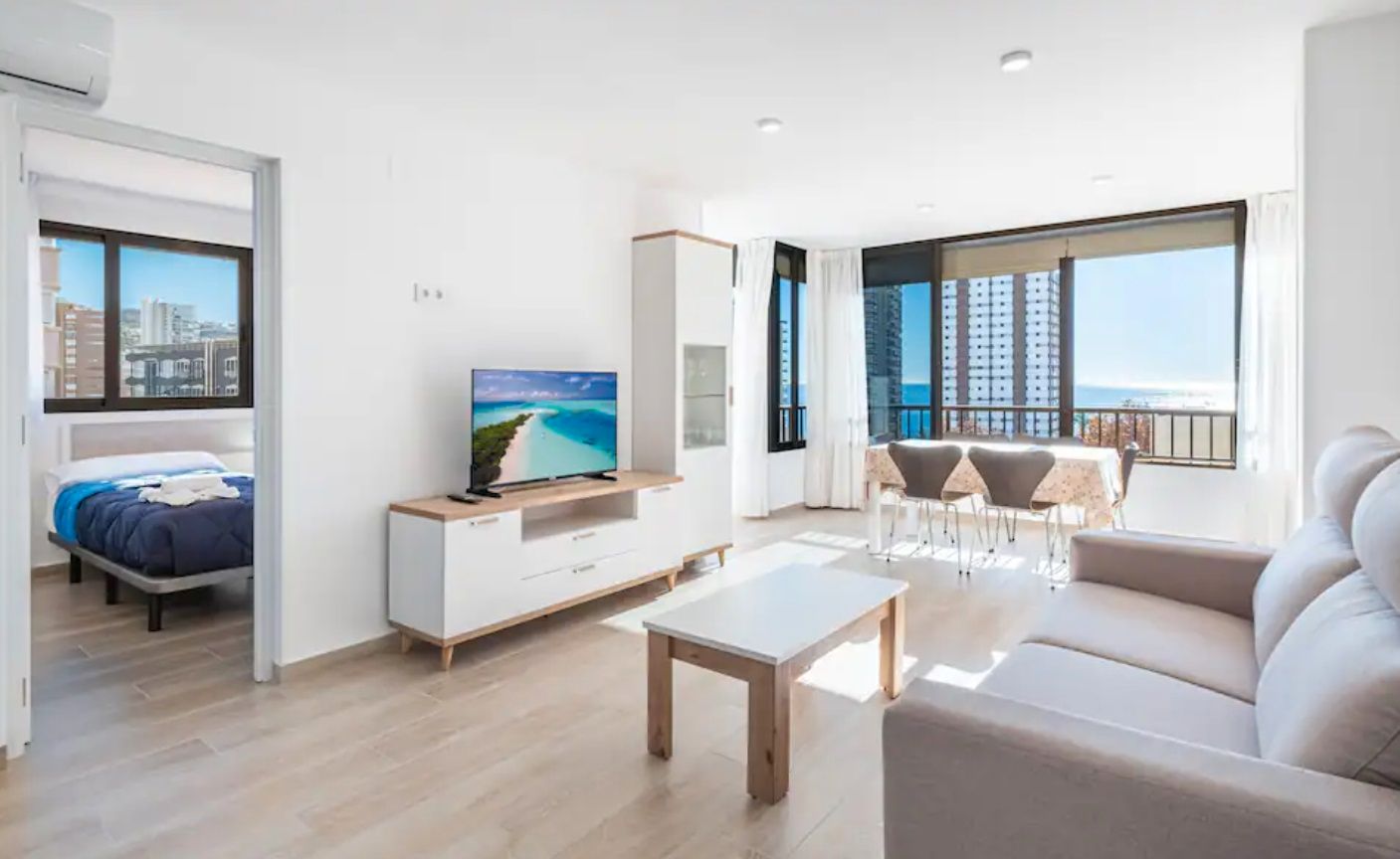 Sala d'estar de Apartament de lloguer en Benidorm amb Aire condicionat, Calefacció i Parquet