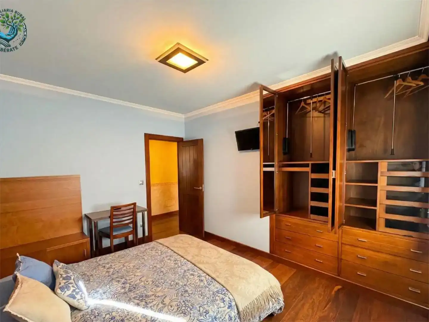 Dormitori de Casa o xalet en venda en Covaleda amb Jardí privat, Parquet i Moblat