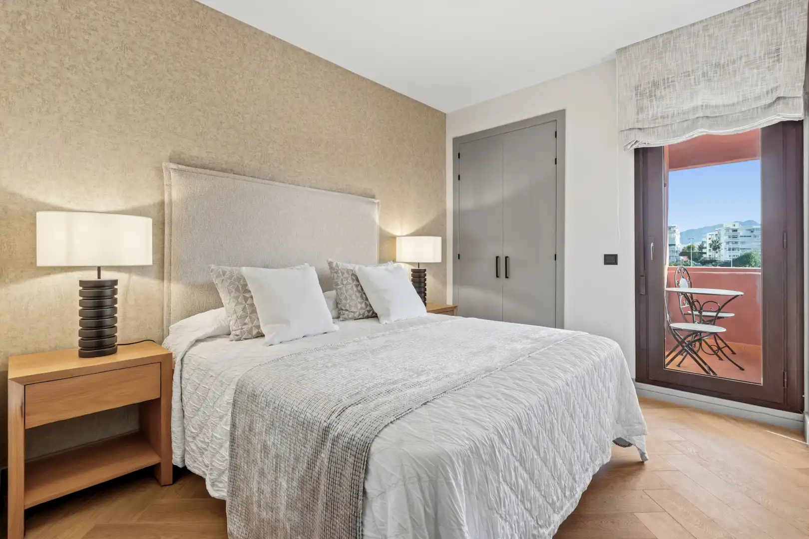 Habitación de Ático en venta en Estepona con Aire acondicionado, Calefacción y Terraza