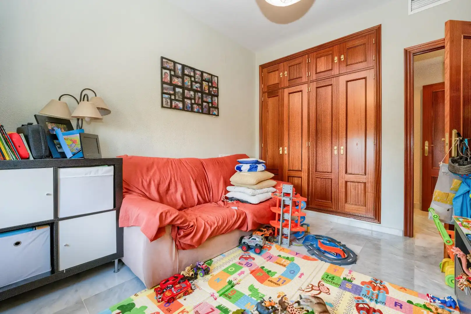 Bedroom of Houses for sale in Espartinas  with Air Conditioner, Heating and Private garden