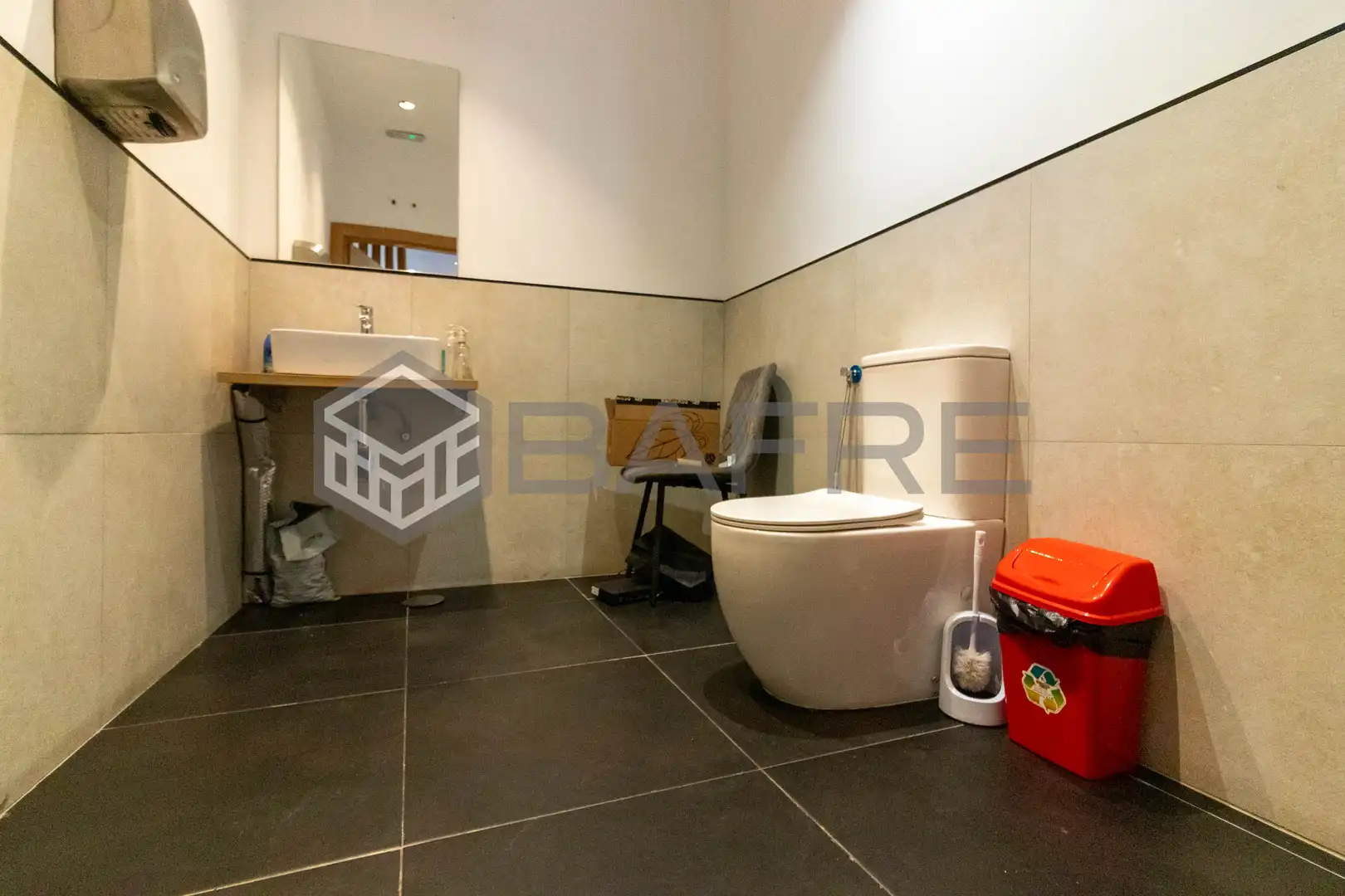 Baño de Local de alquiler en Madrid