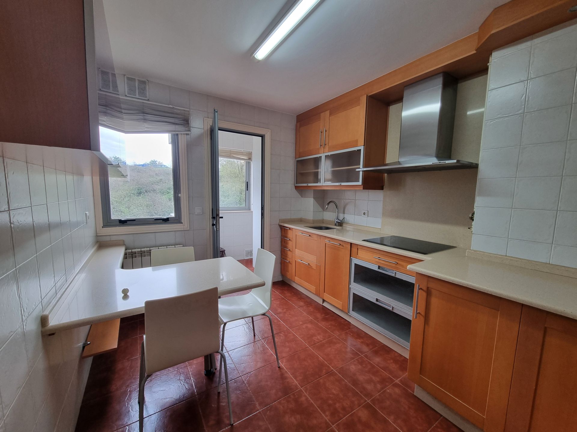 Cuina de Pis de lloguer en Santiago de Compostela  amb Calefacció, Parquet i Traster