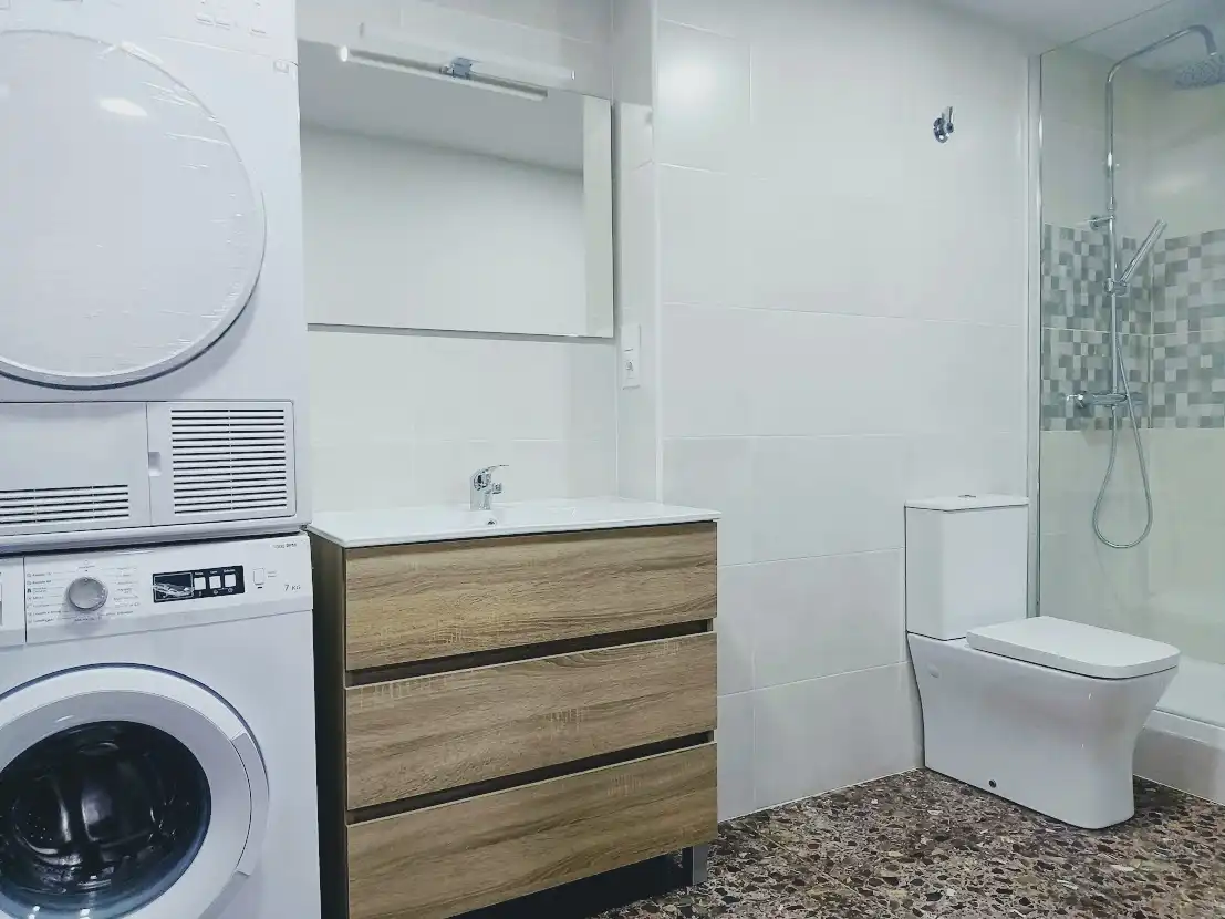 Badezimmer von Wohnung zur Miete in Lleida mit Klimaanlage, Heizung und Möbliert