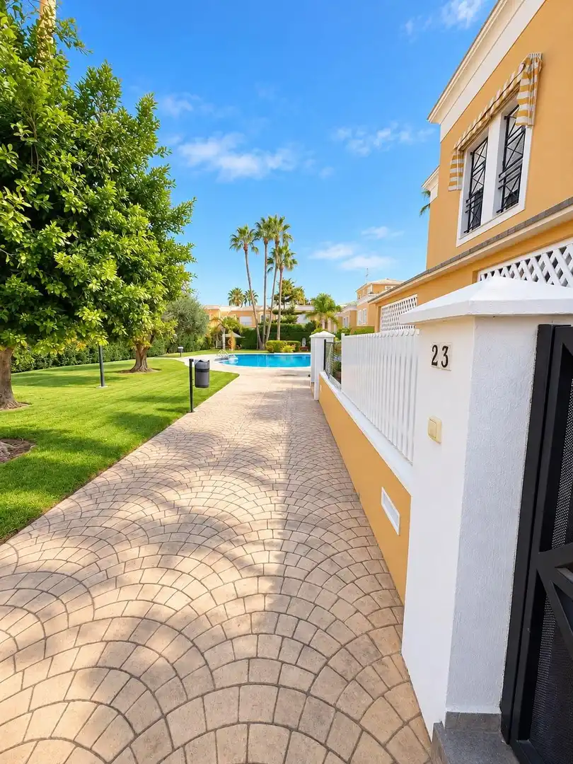 Bungalow con piscina en venta en Avenida Avenida Pintor Pérez Gil 3, imagen 24