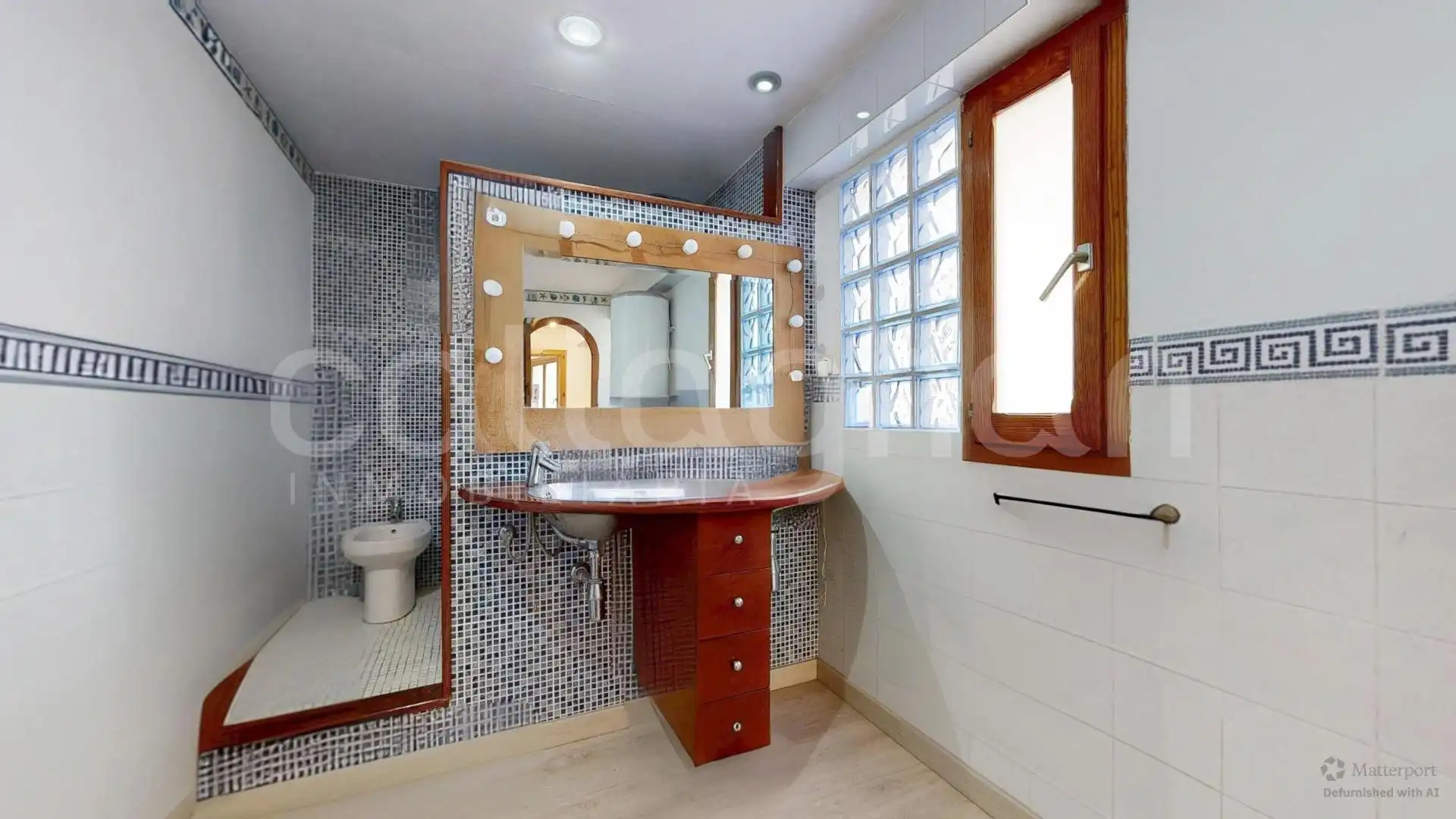 Badezimmer von Wohnung zum Verkauf in Rocafort mit Balkon