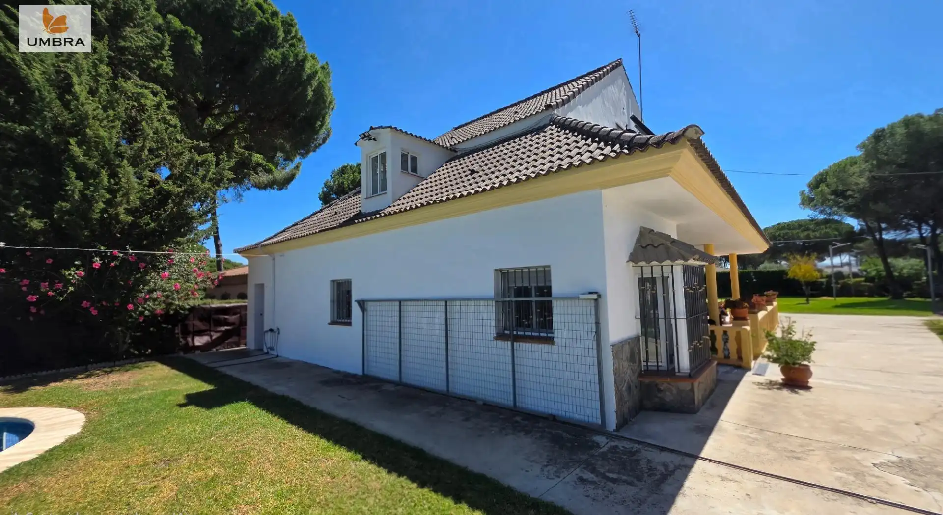 Vista exterior de Finca rústica en venda en Jerez de la Frontera amb Aire condicionat, Jardí privat i Terrassa