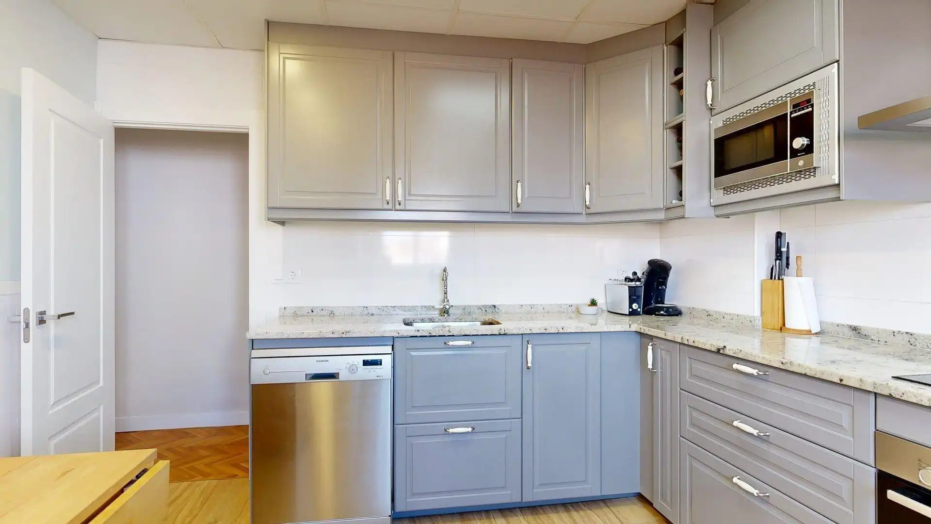 Kitchen of Flat for sale in Zaragoza  with Air Conditioner, Heating and Parquet flooring