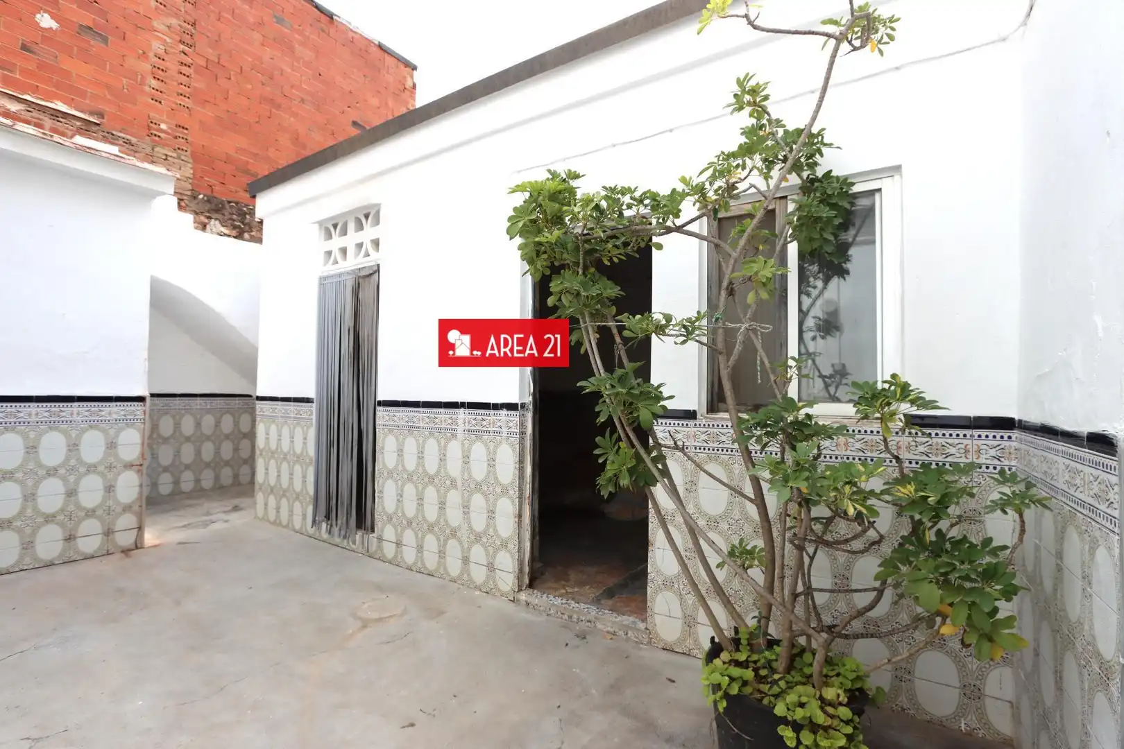 Exterior view of Houses for sale in La Pobla de Vallbona  with Terrace and Storage room