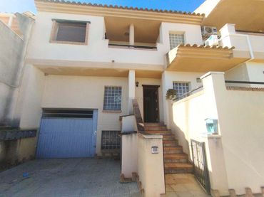 Casa aparellada en venda a Centro