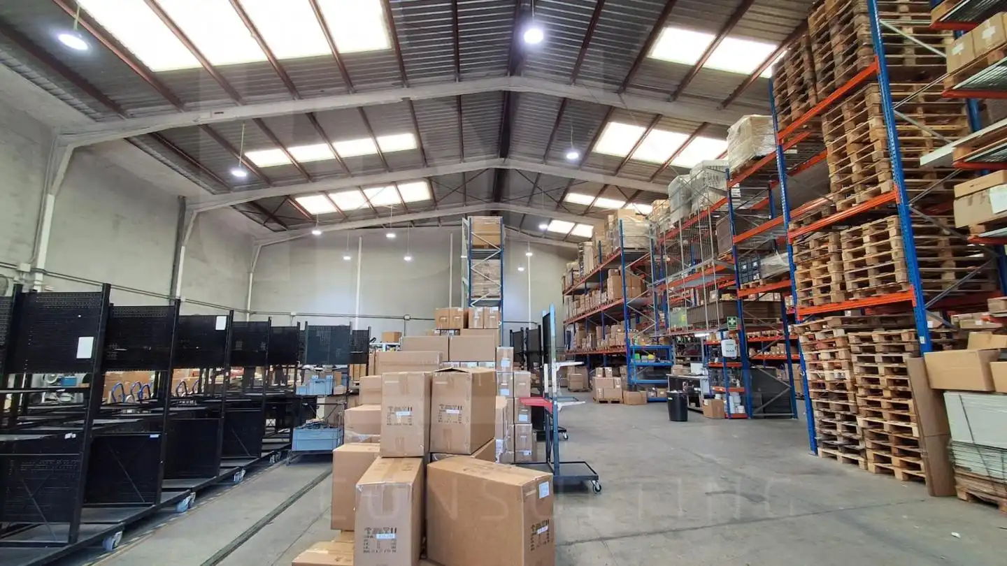 Industrial building to rent in Aldaia